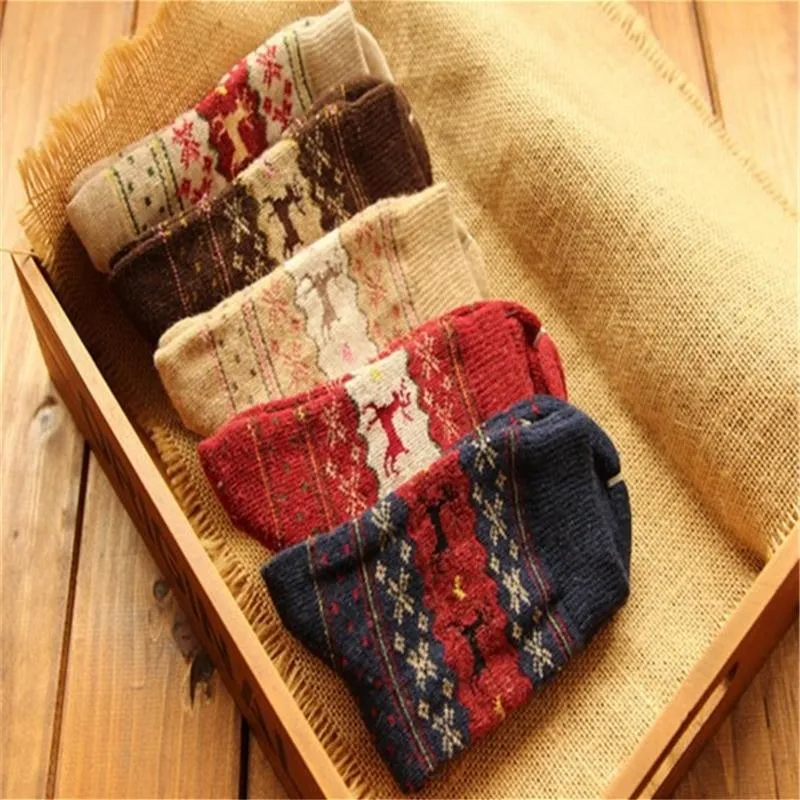 1Pair Warm Winter Women's Men's Mid-Calf Comfortable Christmas Socks with Deer