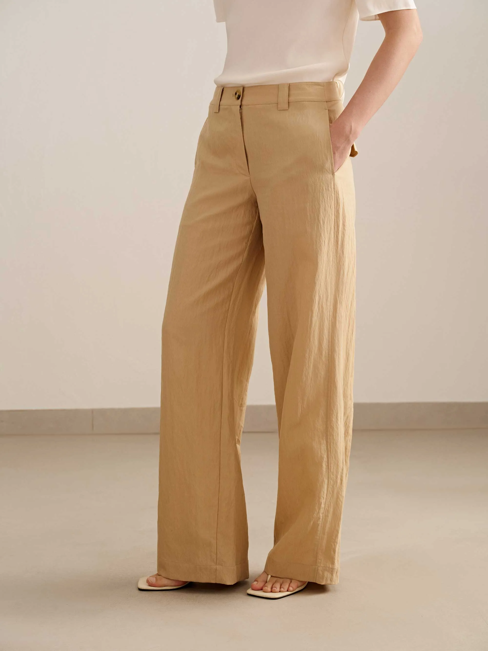 Low-Rise Trousers