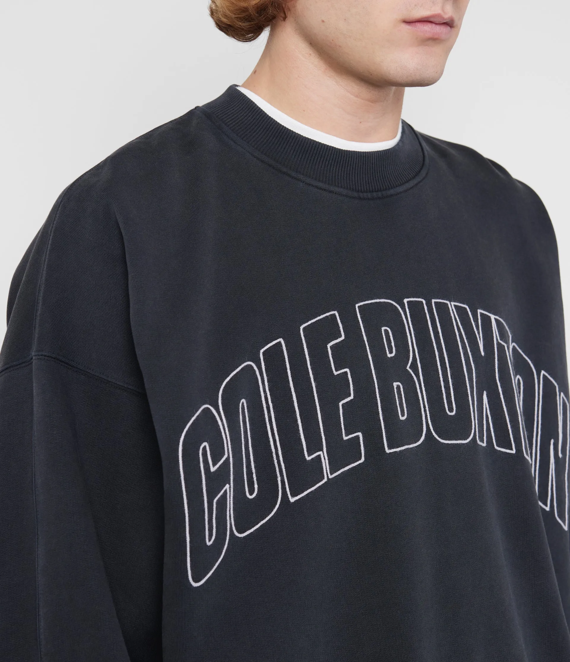 VARSITY ARCH OUTLINE SWEATSHIRT