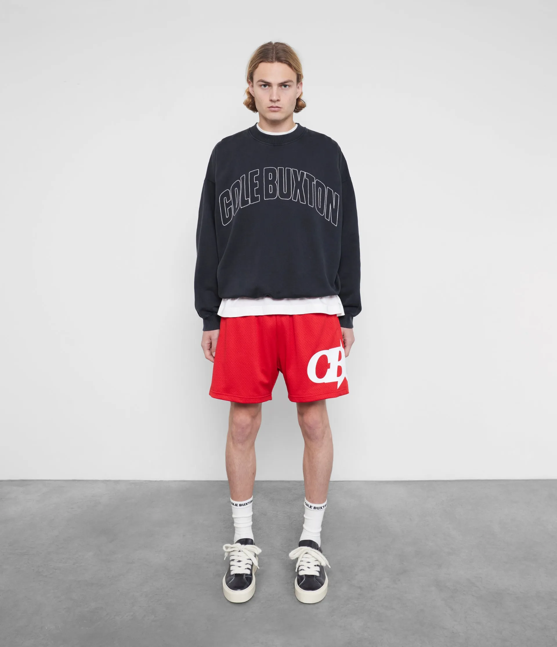 VARSITY ARCH OUTLINE SWEATSHIRT